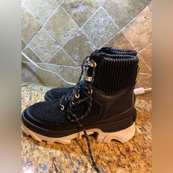 Black lace up sorels boots‎ - Picture 3 of 6